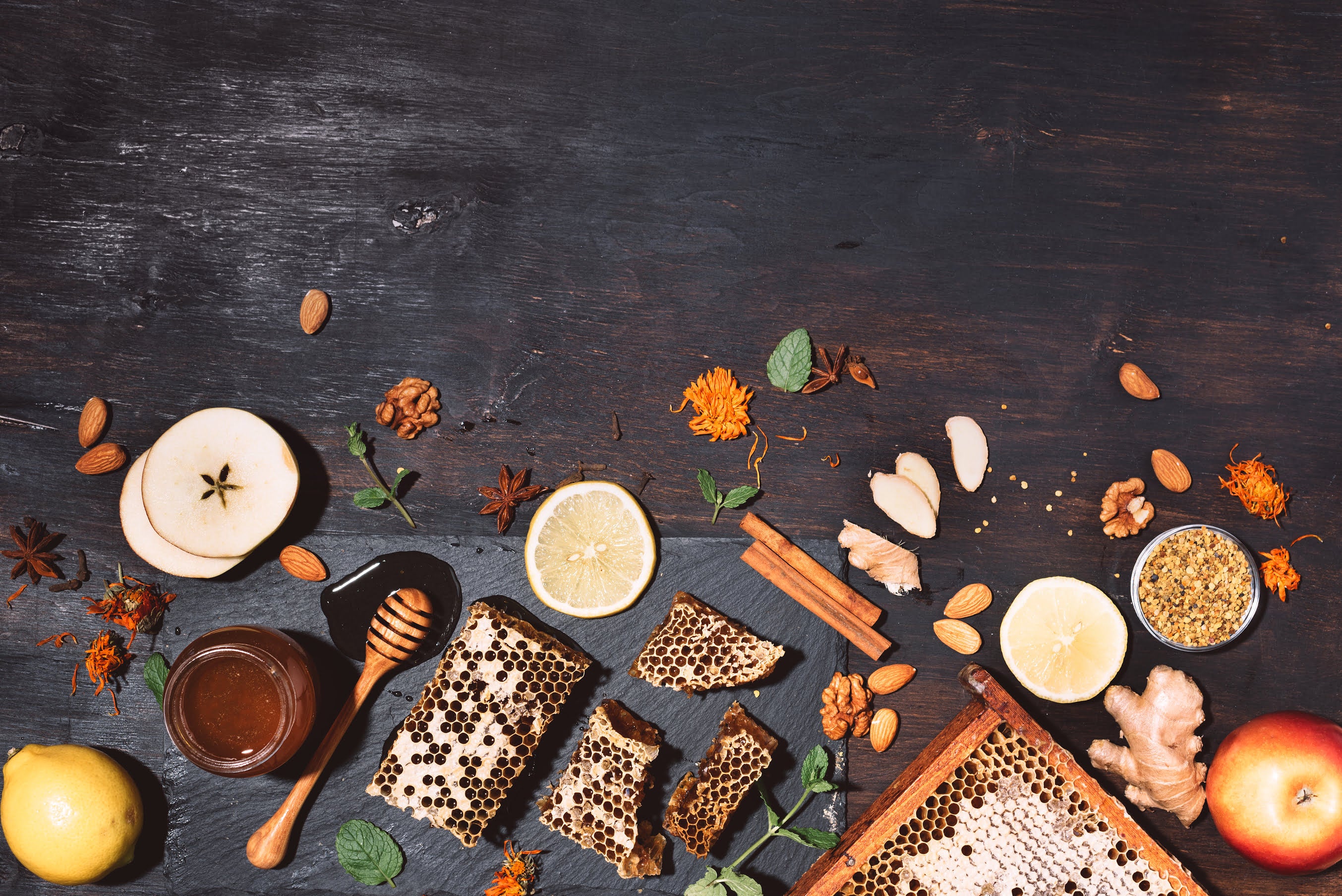 Arrangement of natural ingredients like honey, lemon, cinnamon sticks, and herbs — rich in vitamin C, zinc, and antioxidants, symbolising immune system support and inflammation reduction